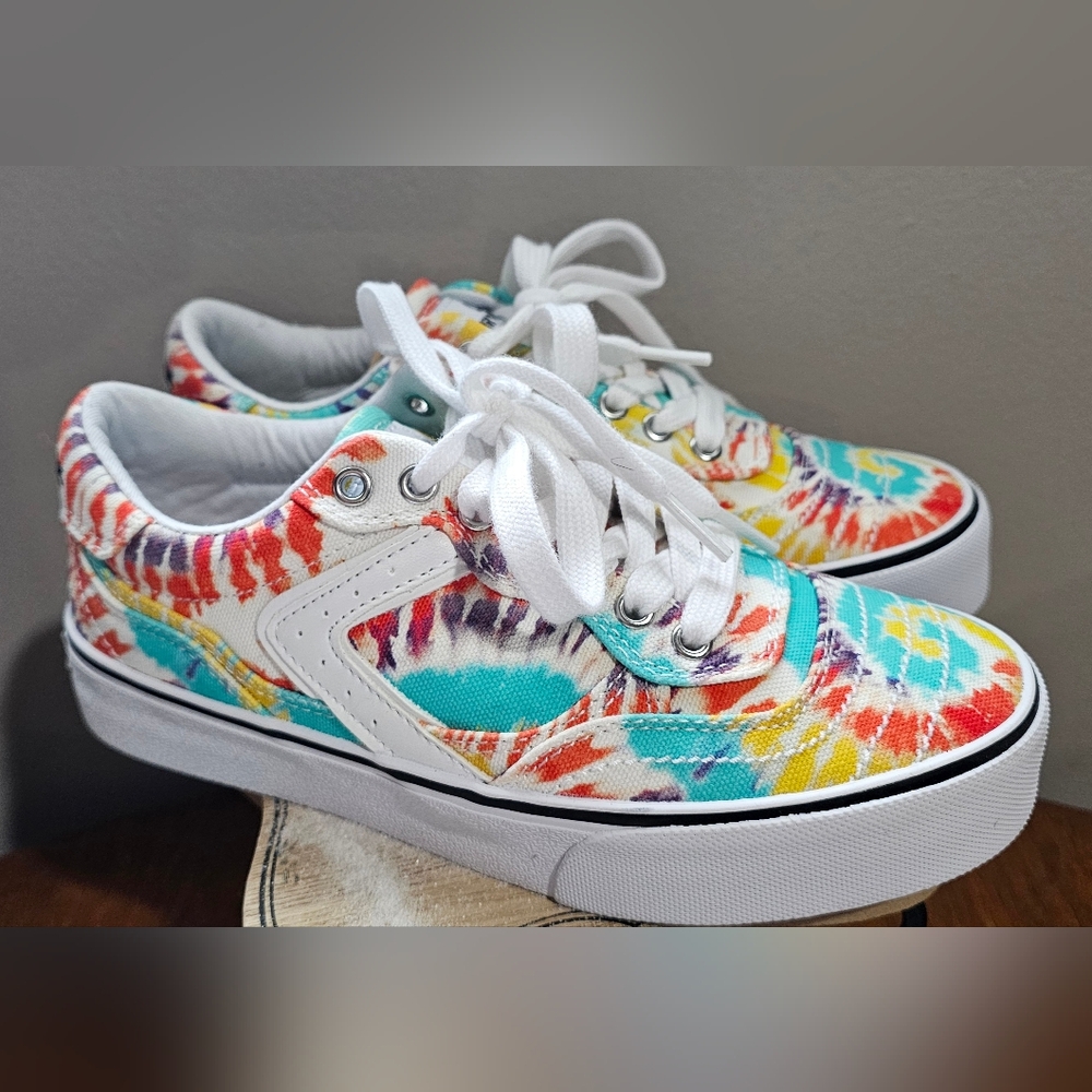 Airwalk Harley Tie Dye Print Sneakers size 4M (women/ girls)